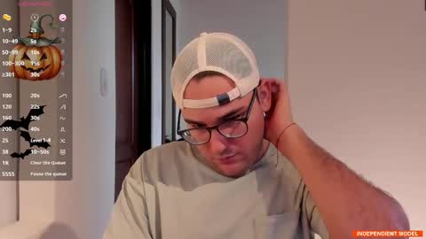 Snapshot of vito_ferrero chatting on October 10, 9:58 pm Vito Ferrer online show from October 10, 9:58 pm