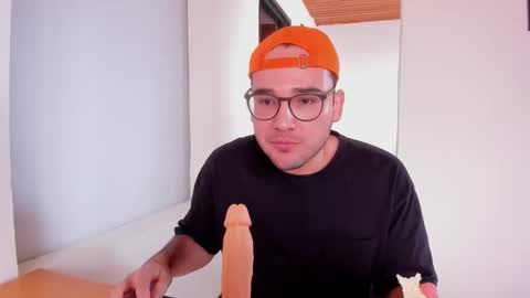 Snapshot of vito_ferrero chatting on October 14, 2:29 pm Vito Ferrer online show from October 14, 2:29 pm