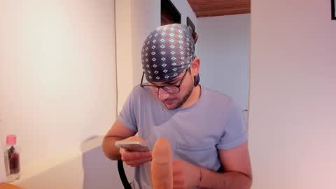 Snapshot of vito_ferrero chatting on October 18, 11:33 am Vito Ferrer online show from October 18, 11:33 am