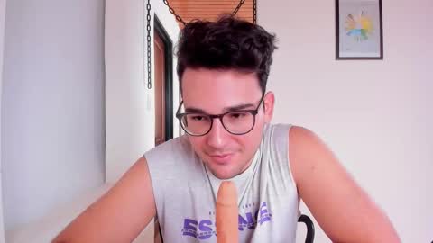 Snapshot of vito_ferrero chatting on October 23, 3:33 pm Vito Ferrer online show from October 23, 3:33 pm