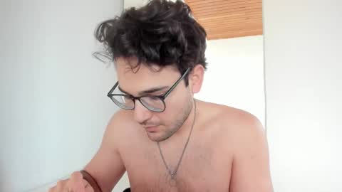 Vito Ferrer online show from February 22, 12:36 pm