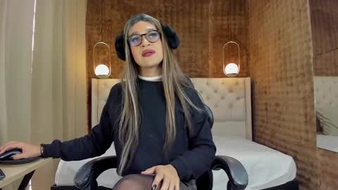 Snapshot of vitta_alfayed chatting on January 9, 12:30 pm VittaaaPlease help me with your thumbs up its important online show from January 9, 12:30 pm