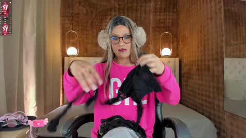 Snapshot of vitta_alfayed chatting on January 15, 12:58 pm VittaaaPlease help me with your thumbs up its important online show from January 15, 12:58 pm