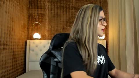 Snapshot of vitta_alfayed chatting on January 25, 12:58 pm VittaaaPlease help me with your thumbs up its important online show from January 25, 12:58 pm