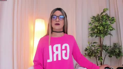 Snapshot of vitta_alfayed chatting on March 2, 7:56 pm VittaaaPlease help me with your thumbs up its important online show from March 2, 7:56 pm
