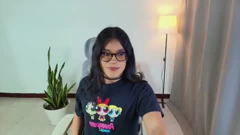 Snapshot of vitta_alfayed chatting on October 17, 2:15 am VittaaaPlease help me with your thumbs up its important online show from October 17, 2:15 am