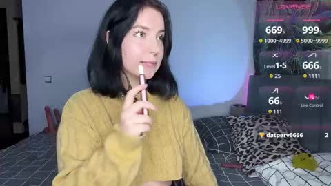 Snapshot of vivi__squirrel chatting on November 24, 11:59 pm Vivi online show from November 24, 11:59 pm