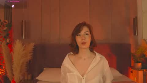 vivi_west online show from April 18, 6:01 pm
