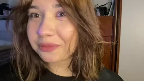 Snapshot of viviaaan_n chatting on August 1, 10:47 am Vivian online show from August 1, 10:47 am