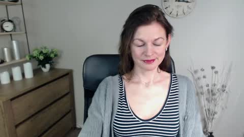 Vivian online show from January 11, 8:00 am