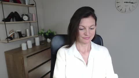 Vivian online show from February 3, 4:52 pm