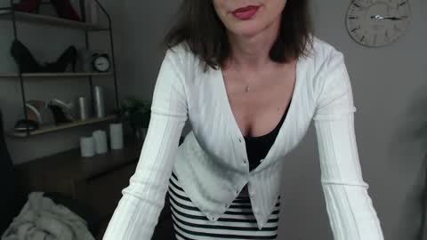 Vivian online show from February 28, 11:03 am