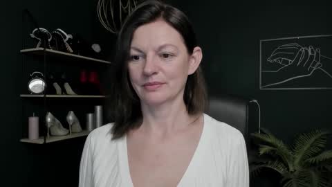 Vivian online show from November 5, 6:57 am