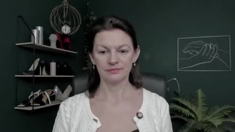 Vivian online show from December 18, 7:03 am