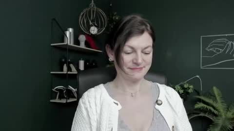 Vivian online show from April 22, 7:00 am