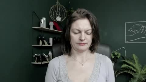 Vivian online show from April 24, 6:05 am