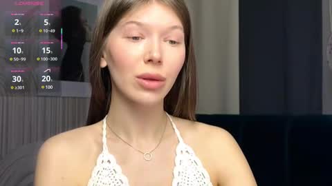 Snapshot of vivian_evans_ chatting on February 19, 1:29 am Vivian Evans online show from February 19, 1:29 am