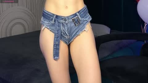 Snapshot of vivian_evans_ chatting on February 20, 7:45 am Vivian Evans online show from February 20, 7:45 am