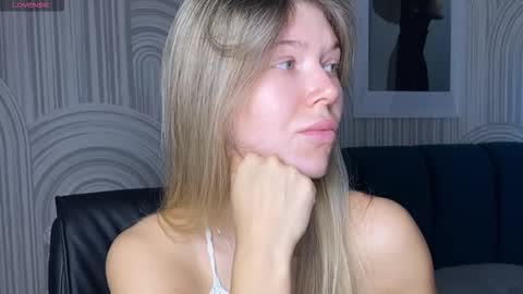 Snapshot of vivian_evans_ chatting on September 16, 1:06 am Vivian Evans online show from September 16, 1:06 am