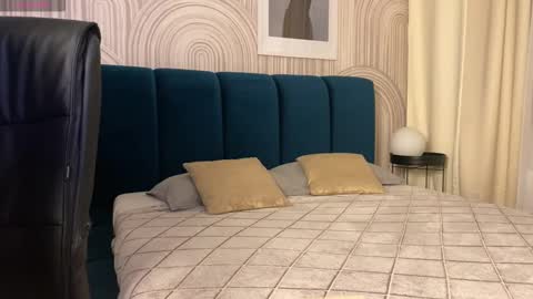 Vivian Evans online show from February 16, 1:57 am