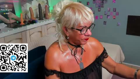 Snapshot of vivian_griffin chatting on June 9, 12:33 am Vivian GTM 2 300-1045 online show from June 9, 12:33 am