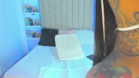 Vivian Monroe online show from January 6, 3:19 pm