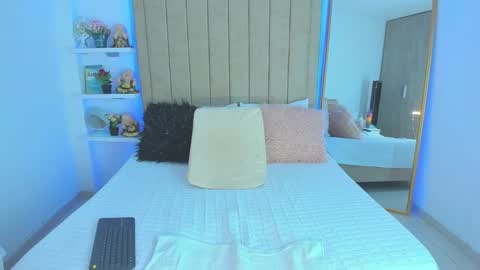 Vivian Monroe online show from January 15, 11:51 pm