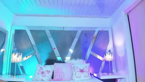 Vivian Monroe online show from September 27, 1:27 pm