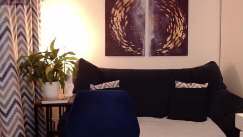 Vivian online show from October 9, 6:17 pm