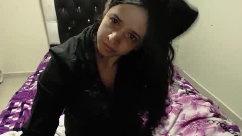Snapshot of vivian_walt_ chatting on June 3, 5:43 am melissa online show from June 3, 5:43 am