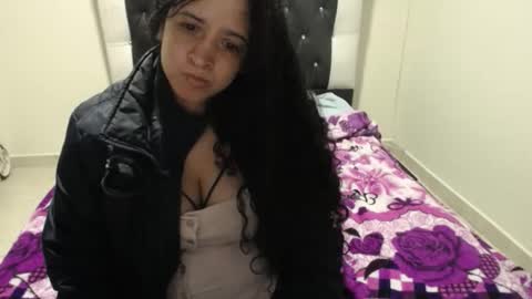 Snapshot of vivian_walt_ chatting on June 6, 5:12 am melissa online show from June 6, 5:12 am