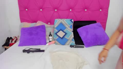 Snapshot of vivianeparis chatting on October 18, 4:41 pm VivianParis online show from October 18, 4:41 pm