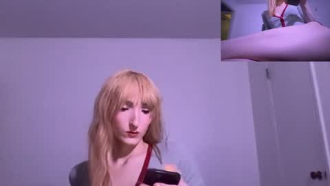 Snapshot of vivianlayxxx chatting on June 25, 2:00 am vivian layy online show from June 25, 2:00 am