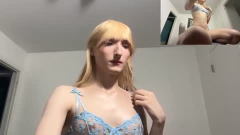 Snapshot of vivianlayxxx chatting on July 2, 11:44 pm vivian layy online show from July 2, 11:44 pm