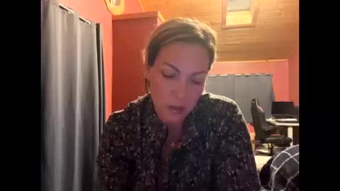 VivianLuxe online show from October 18, 5:32 am