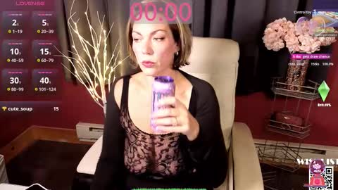 VivianLuxe online show from November 13, 3:16 am