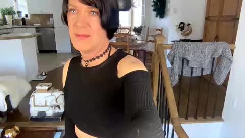 Vivlove online show from February 8, 3:42 pm