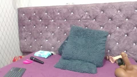 Snapshot of vivianrose3x chatting on January 28, 2:43 am VivianRose online show from January 28, 2:43 am