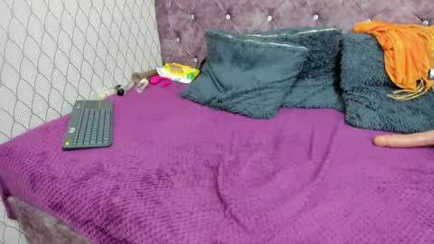 Snapshot of vivianrose3x chatting on February 23, 6:28 am VivianRose online show from February 23, 6:28 am