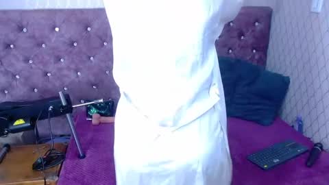 Snapshot of vivianrose3x chatting on October 4, 4:10 am VivianRose online show from October 4, 4:10 am