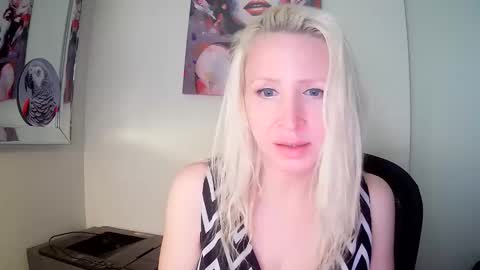 Vivians Roses online show from December 1, 5:07 pm