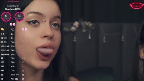 Snapshot of vivid_girls chatting on January 20, 4:34 pm Nelly and Mari online show from January 20, 4:34 pm