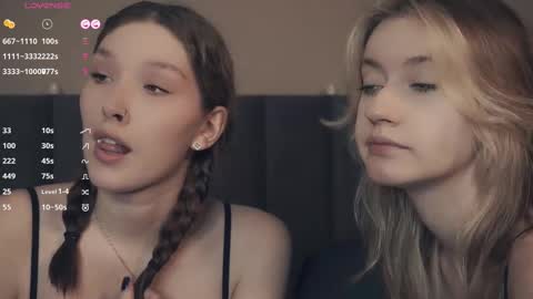 Snapshot of vivid_girls chatting on February 20, 8:36 pm Nelly and Mari online show from February 20, 8:36 pm