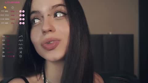 Snapshot of vivid_girls chatting on February 21, 10:39 am Nelly and Mari online show from February 21, 10:39 am