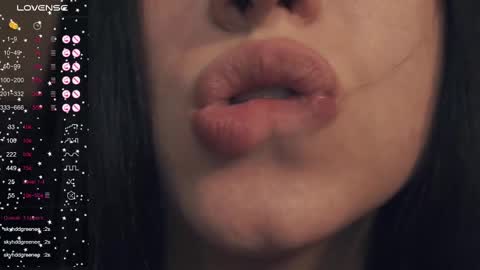 Snapshot of vivid_girls chatting on March 3, 2:15 pm Nelly and Mari online show from March 3, 2:15 pm