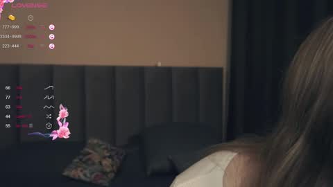 Snapshot of vivid_girls chatting on March 3, 9:37 pm Nelly and Mari online show from March 3, 9:37 pm