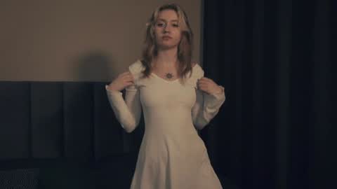 Snapshot of vivid_girls chatting on March 4, 12:39 am Nelly and Mari online show from March 4, 12:39 am