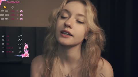 Snapshot of vivid_girls chatting on March 4, 9:11 pm Nelly and Mari online show from March 4, 9:11 pm