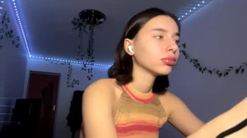 Vivi online show from November 30, 4:33 pm