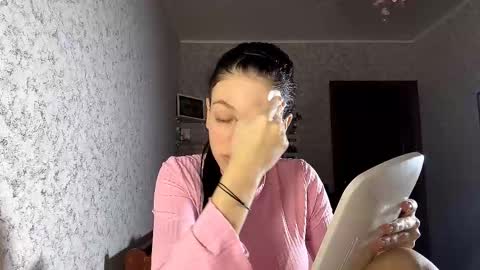 Snapshot of viviennebuiles chatting on October 6, 1:19 pm Alexa online show from October 6, 1:19 pm